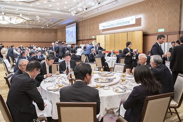 祝賀会歓談風景